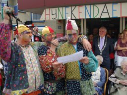 Toespraak bielemannen tijdens het Volksfeest (Hummelo 2009, foto: Harold Pelgrom)