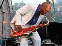 Big Jay McNeely tijdens Jazztime at the Keppel Castle (Laag-Keppel 2011, foto: Harold Pelgrom)
