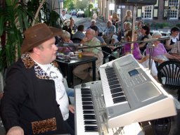 Blinde Ed tijdens het Hummelose Volksfeest (Hummelo 2009, foto: Harold Pelgrom)