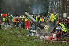 Carbidschieten op oudejaarsdag in Hummelo (2007)