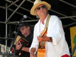 Des Fais DoDo tijdens Achterhoek Spektakeltoer (Ulft 2013, foto: Harold Pelgrom)