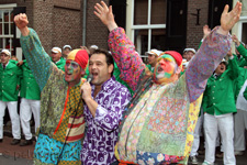 Maarten 'Elvis' Jansen met Hummelse Bielemannen (Hummelo 2012, Foto: Harold Pelgrom)