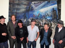 Presentatie schilderij Normaal van Sam Drukker (Hummelo 2011, foto: Harold Pelgrom)