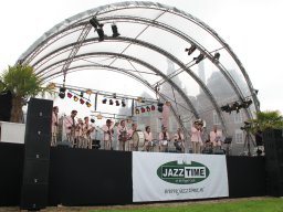 OhnO Jazzband tijdens Jazztime at the Keppel Castle (Laag-Keppel 2011, foto: Harold Pelgrom)