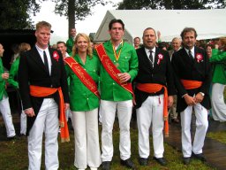 Prijswinnaars Volksfeest (Hummelo 2005, foto: Harold Pelgrom)