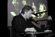 Jan Kolkman van The Heinoos (Theaterconcert Hummelo, 2014, Foto: Harold Pelgrom)
