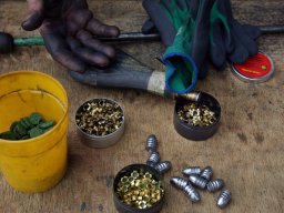 Loden kogels gegoten door de gewerencommissie (Hummelo 2009, foto: Harold Pelgrom)